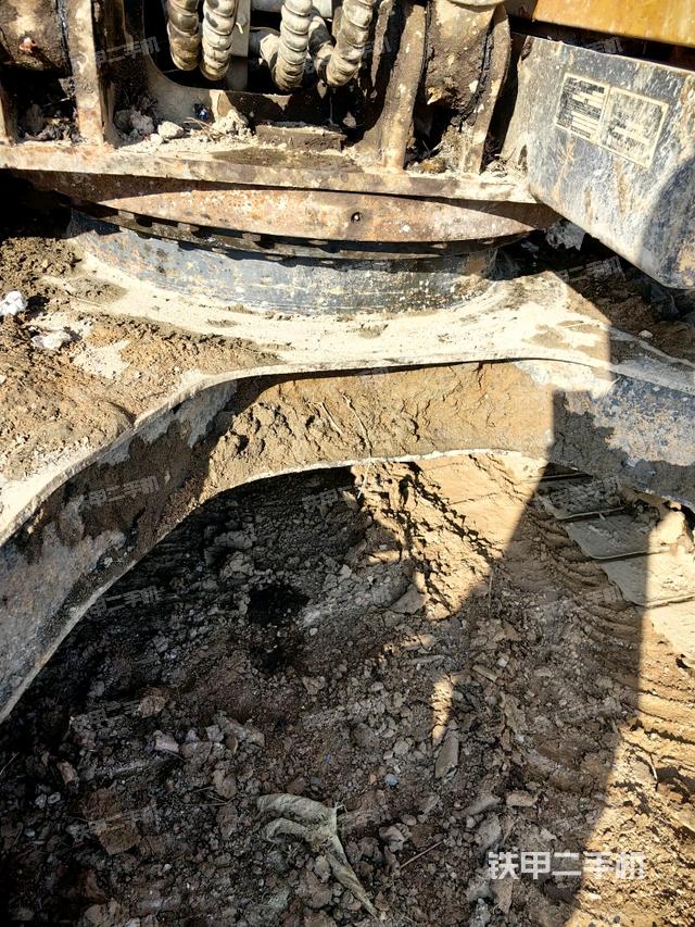 轉(zhuǎn)盤和下車架正前（工作和回轉(zhuǎn)裝置）