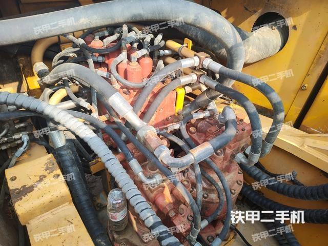 回转马达和主控阀（整机外观）