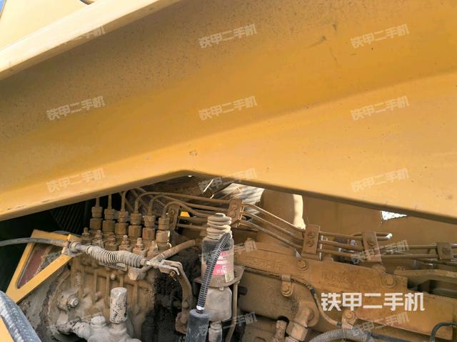 发动机左侧全景（压路机发动机舱）
