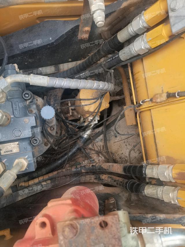 中央回转接头特写（上车部件）