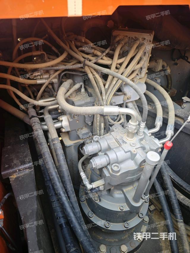 回轉(zhuǎn)馬達和主控閥（整機外觀）