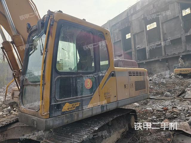 驾驶室整体（整机外观）