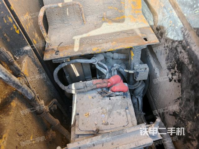 回轉(zhuǎn)馬達(dá)和主控閥（整機(jī)外觀）