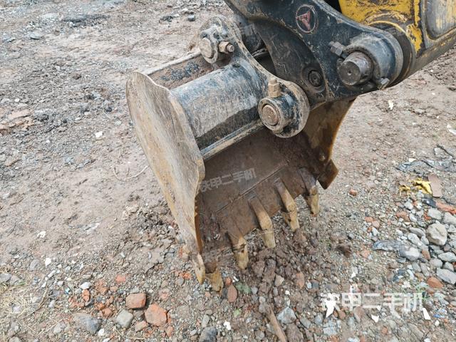 铲斗右后整体（工作和回转装置）