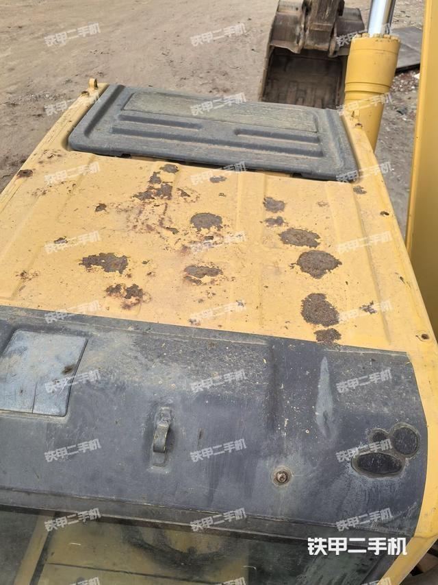 駕駛室頂部（整機外觀）