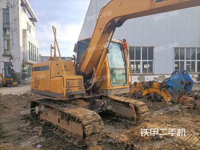 山东临工E675F挖掘机