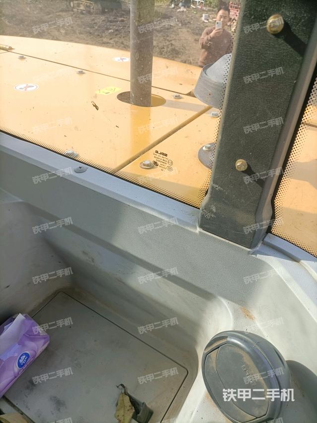 后窗玻璃角標（駕駛室部分）