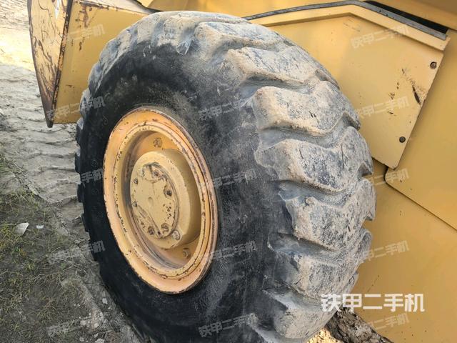 前輪左側(cè)減震塊連接及部件（壓路機前后車架）