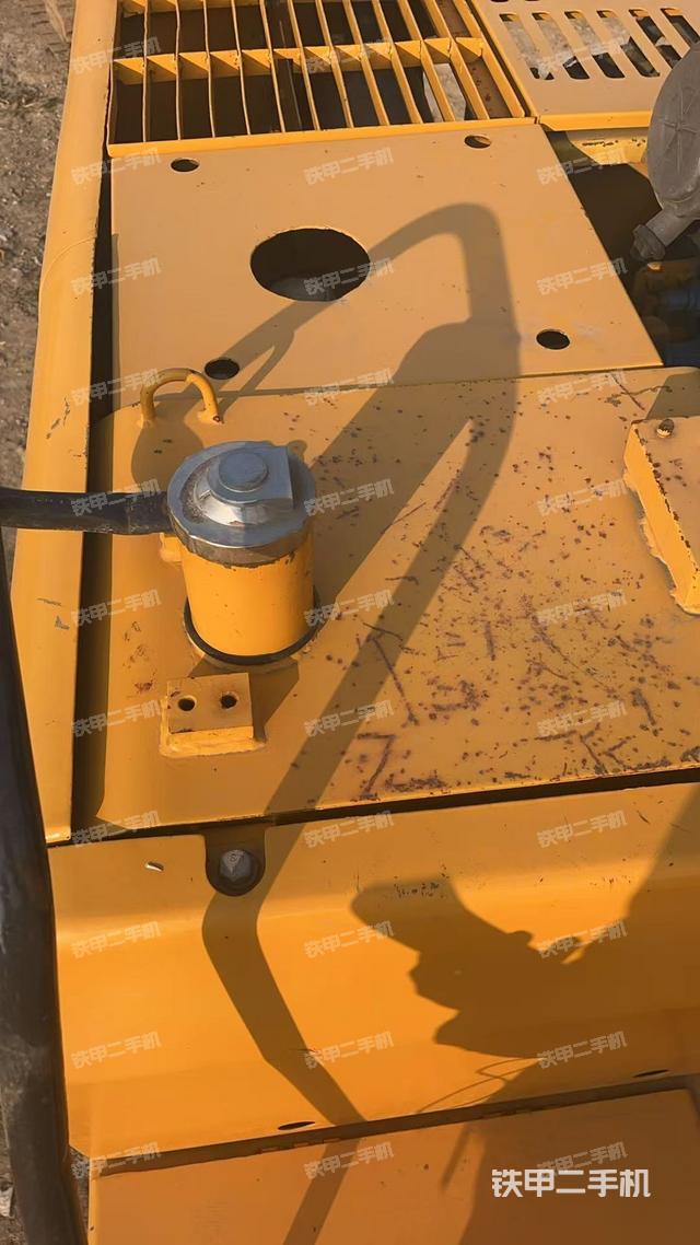 驾驶室顶部（整机外观）