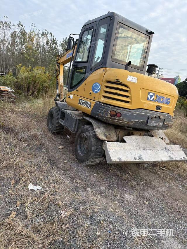 单侧履带整体（整机外观）