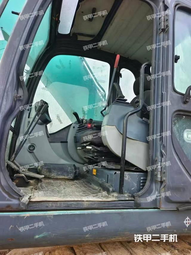 駕駛室整體（整機(jī)外觀）