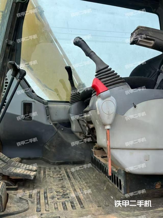 驾驶室整体（整机外观）