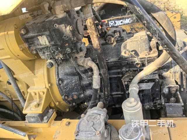 發(fā)動機左側(cè)全景（壓路機發(fā)動機艙）