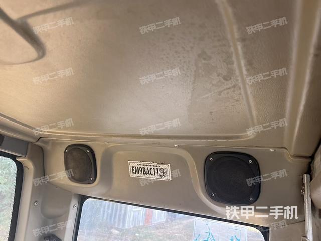 驾驶室顶部（整机外观）