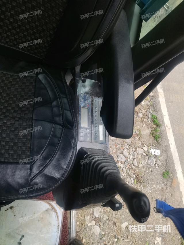 座椅左侧控制台/音响/含左手柄（驾驶室部分）