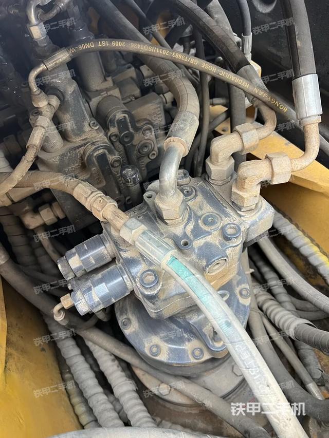 回转马达和主控阀（整机外观）