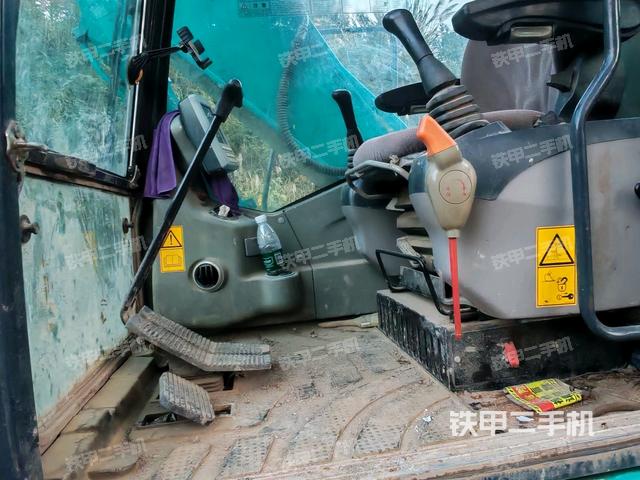 后窗玻璃角标（驾驶室部分）