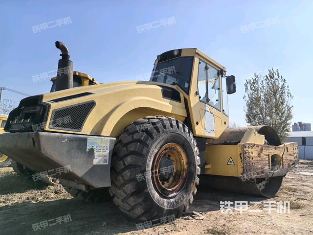 右后45°（压路机整机外观）