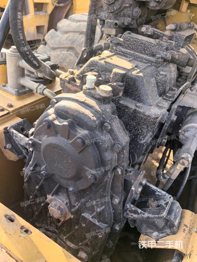 發(fā)動機上部全景（壓路機發(fā)動機艙）