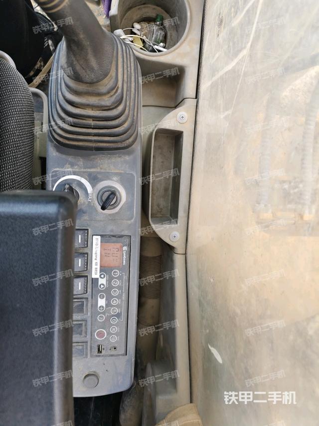 座椅右側控制臺/鑰匙門/油門/含右手柄（駕駛室部分）