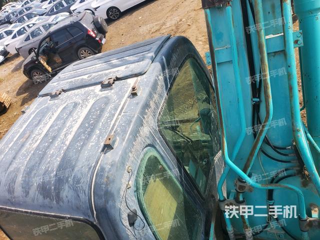 驾驶室顶部（整机外观）