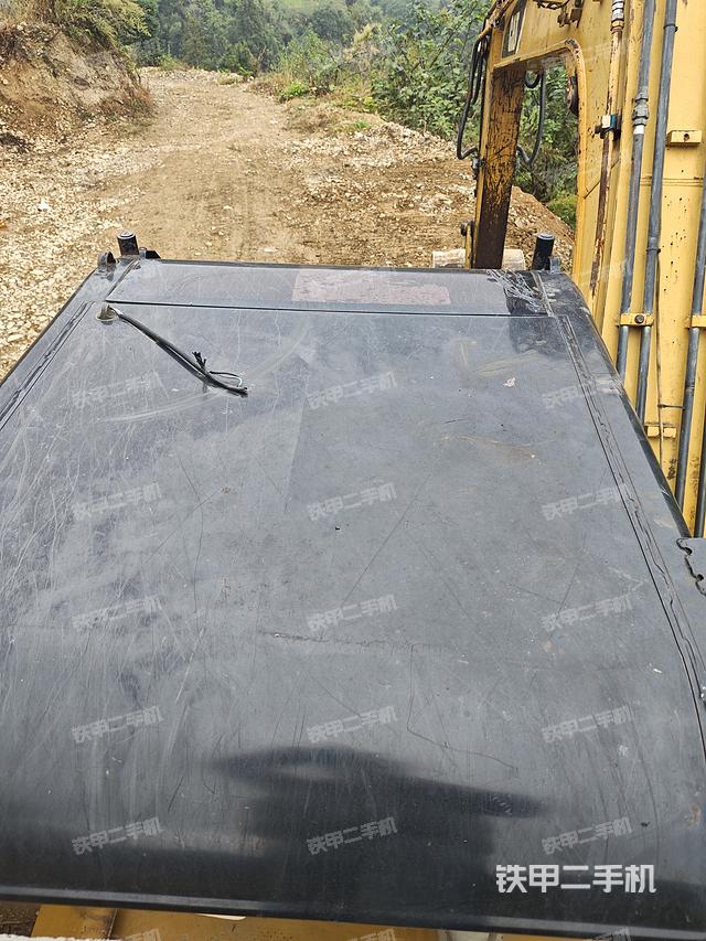 驾驶室顶部（整机外观）