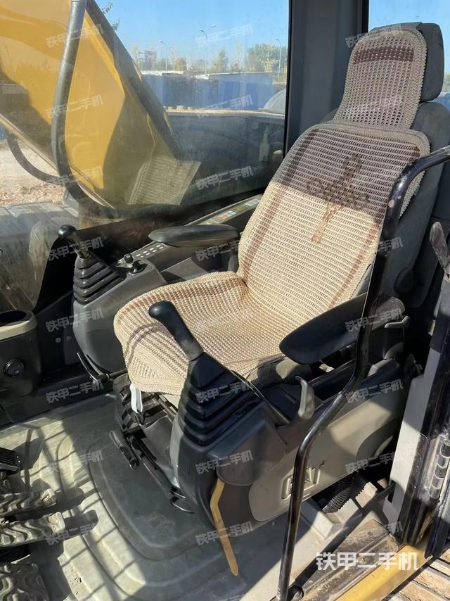 駕駛室整體（整機外觀）