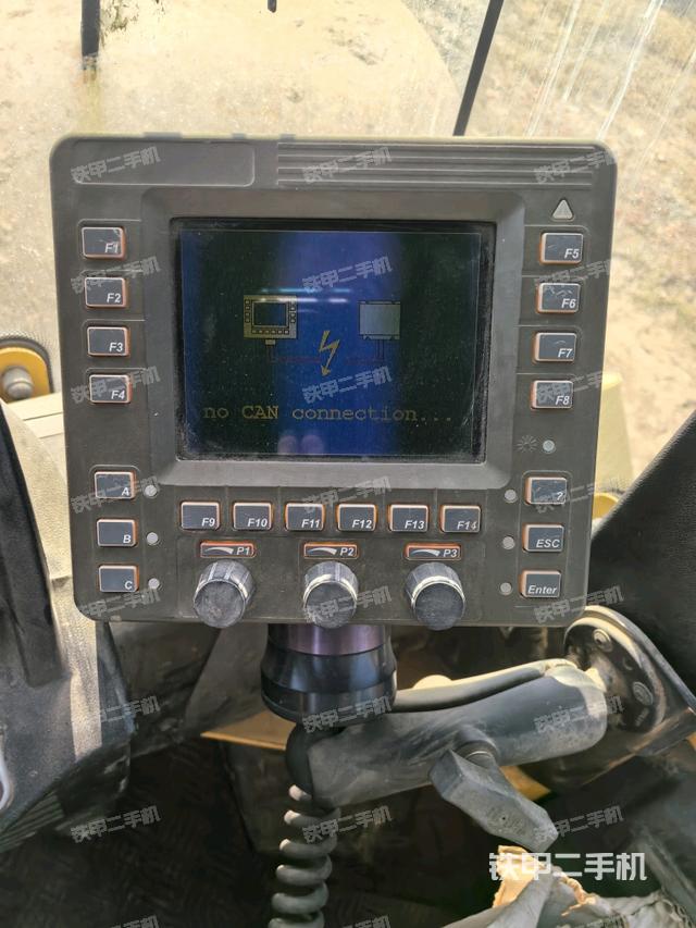 驾驶室顶蓬内（压路机驾驶室）