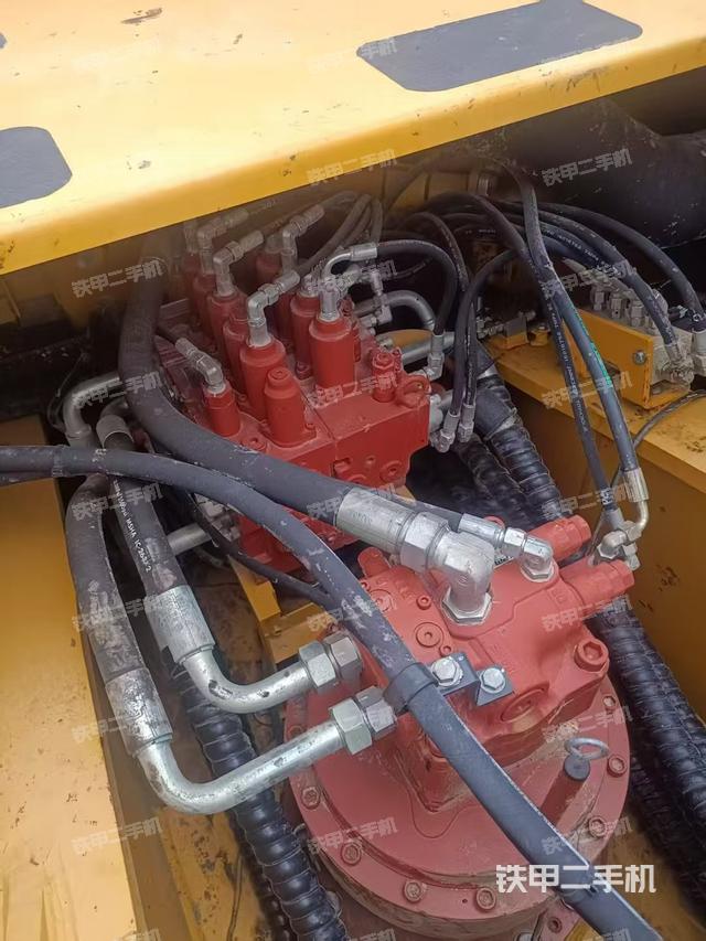 回转马达和主控阀（整机外观）