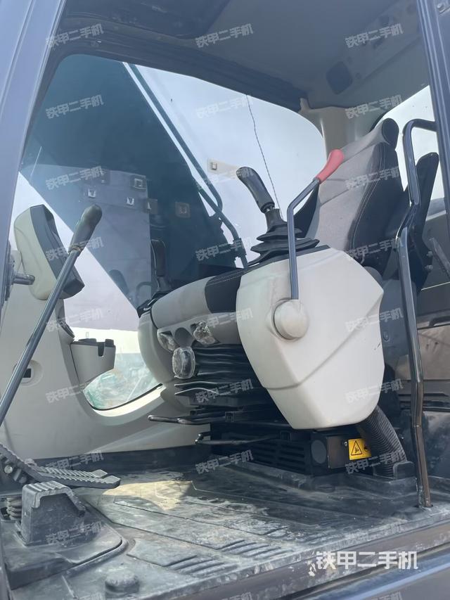 驾驶室整体（整机外观）