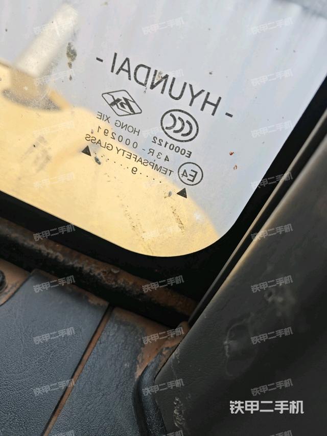 后窗玻璃角标（驾驶室部分）