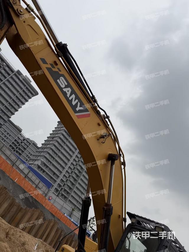 大臂整体 右侧（工作和回转装置）