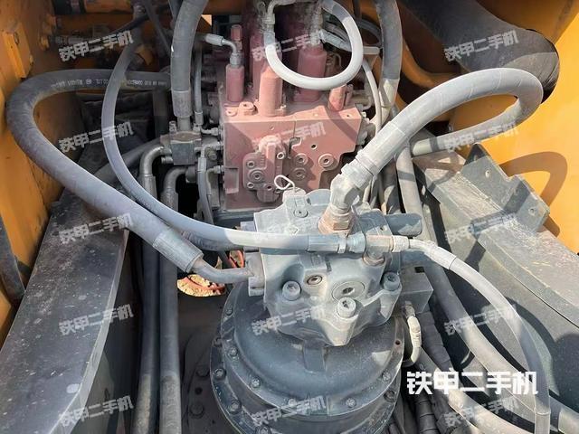 回转马达和主控阀（整机外观）