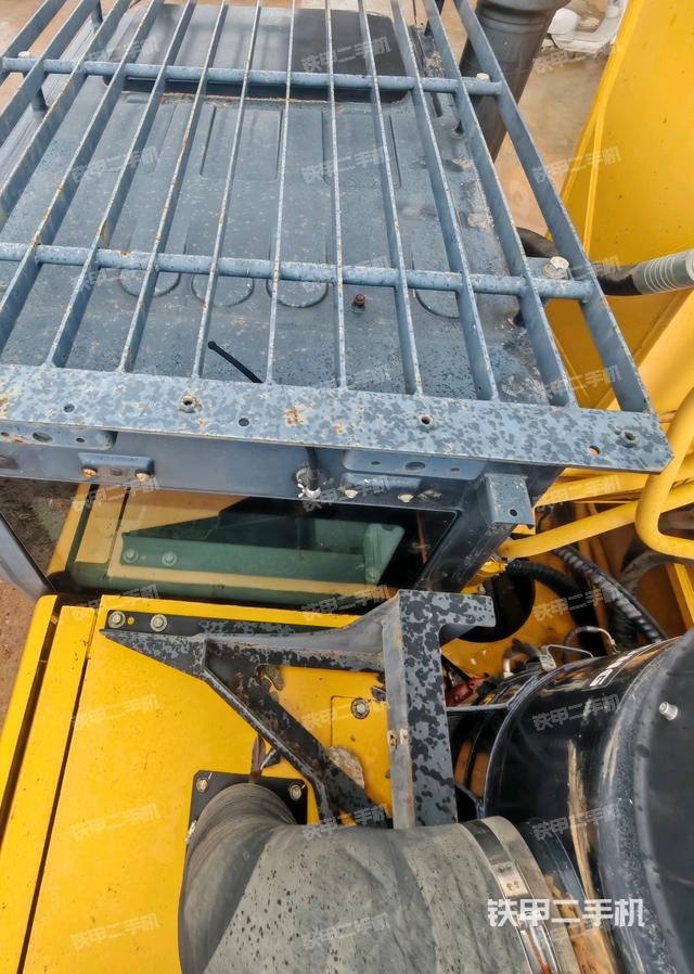 驾驶室顶部（整机外观）