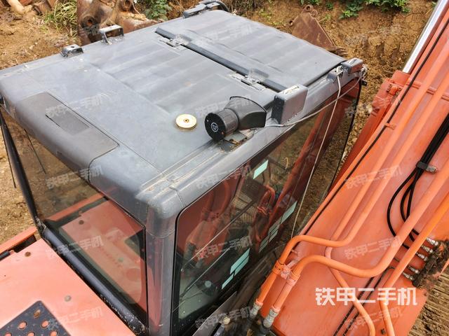 驾驶室顶部（整机外观）