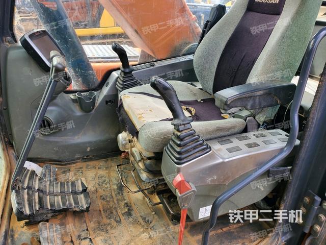 駕駛室整體（整機(jī)外觀）