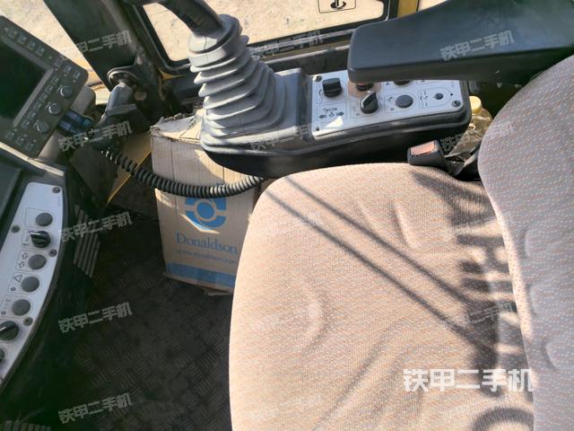 后玻璃角标（压路机驾驶室）