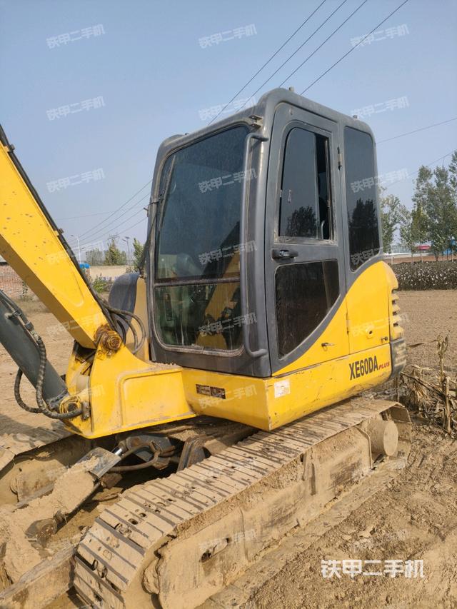 驾驶室整体（整机外观）