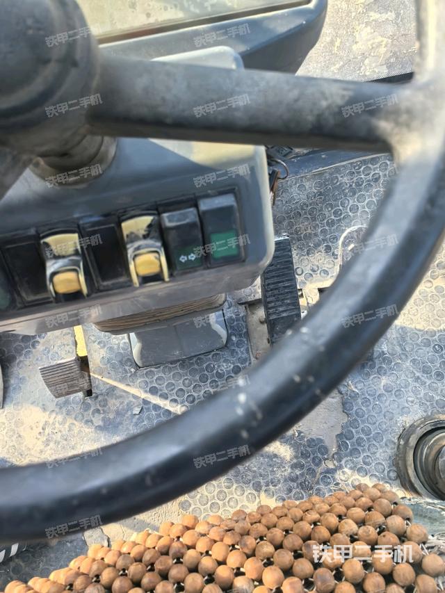 儀表盤全景（壓路機駕駛室）