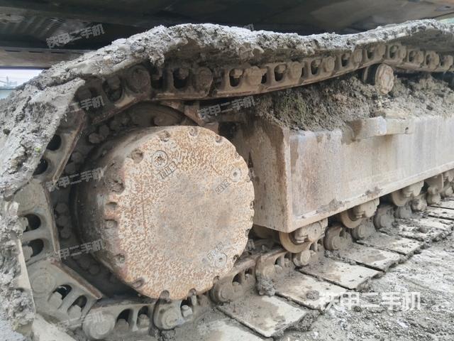 左驅(qū)動輪（行走機構(gòu)）