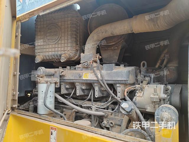 发动机右侧（整机外观及大件）