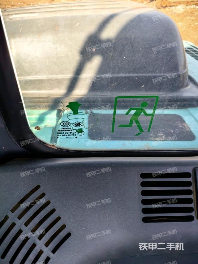 后窗玻璃角标（驾驶室部分）