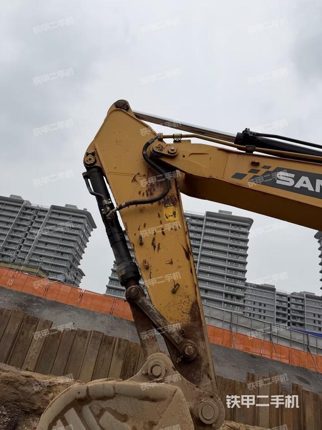 小臂整体左后（工作和回转装置）