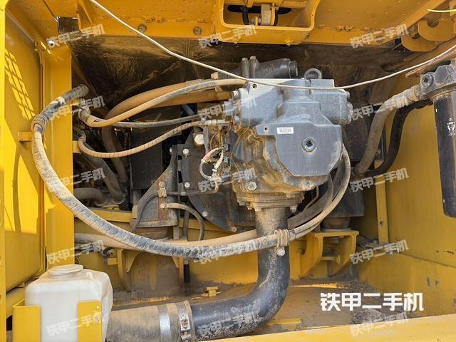 液壓泵艙室正面整體（整機(jī)外觀）