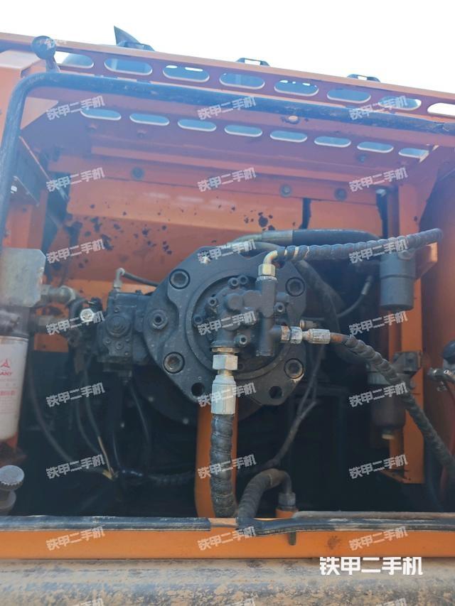 液壓泵艙室正面整體（整機(jī)外觀）