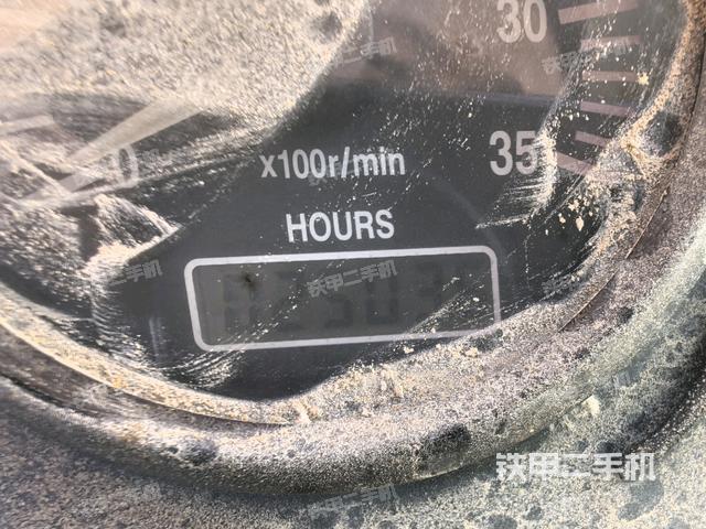 駕駛室側(cè)向上照全景（壓路機(jī)駕駛室）