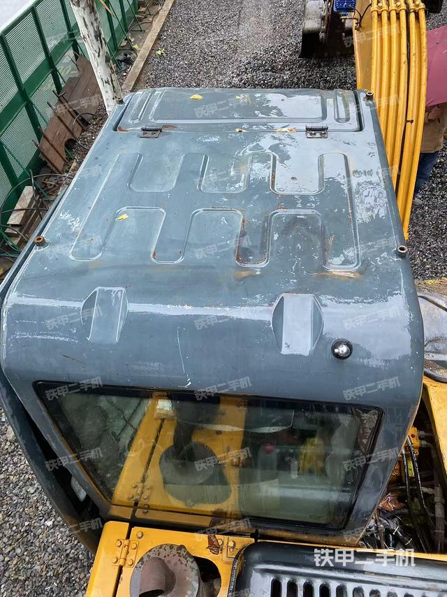 驾驶室顶部（整机外观）