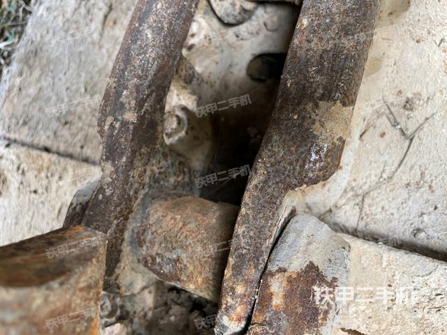 右驱动轮（行走机构）