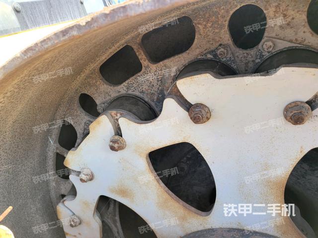 前轮左侧减震块连接及部件（压路机前后车架）