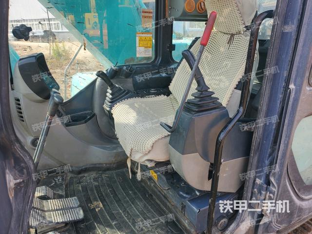 驾驶室整体（整机外观）